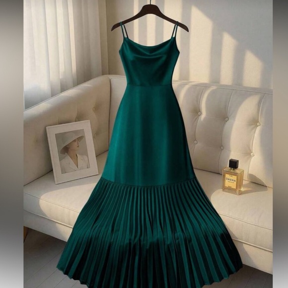 Dresses & Skirts - Elegant Teal Pleated Mini Dress